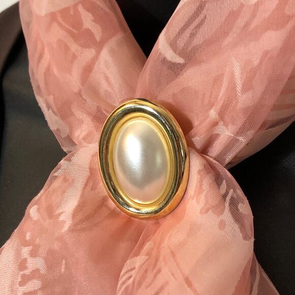 Pearl Scarf Clip, Gold Tone Oval Retro Vintage Office Siren Regency - Picture 1 of 7